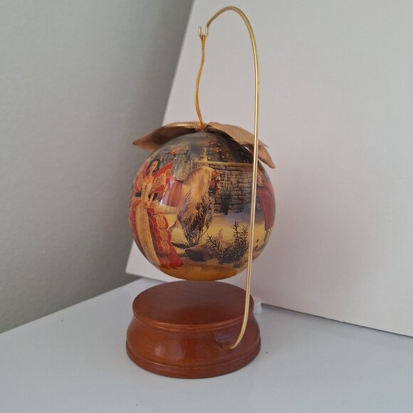 VINTAGE 1997 HOLIDAY BARBIE 4" DECOUPAGE ORNAMENT WITH WOODEN ORNAMENT STAND - Picture 4 of 15